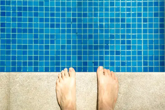 bordo piscina